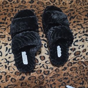 Steven By Steve Madden Black Plush Women's Slippers